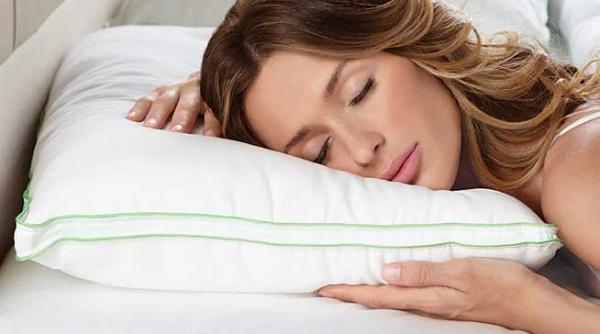 dormi mai bine pe perna din frigider