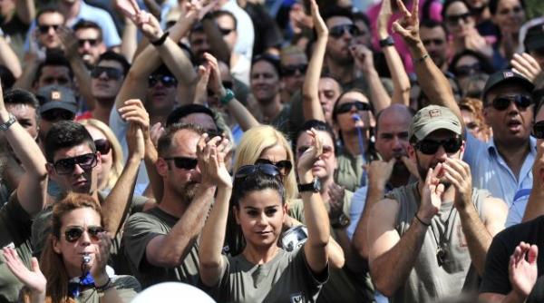 greva de 24 de ore in grecia oamenii protesteaza fata de reducerea reducerea numarului de angajati din sectorul public