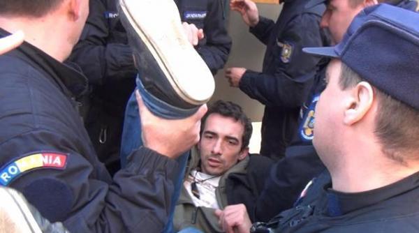 jandarmeria obligata sa plateasca 50 000 de lei unui cetatean agresat la protestele din piata universitatii