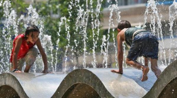 vreme calduroasa in weekend prognoza meteo in capitala la munte si la mare