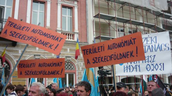 mitinguri pentru autonomie in peste 100 de localitati din transilvania