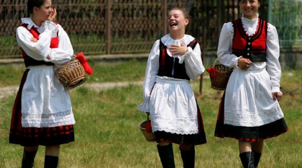 traian basescu la targul de fete de pe muntele gaina