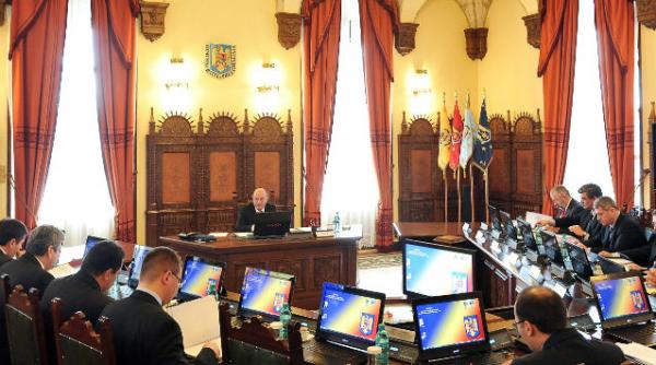 presedintia ii da replica premierului ponta nu cunoaste obiectul de activitate al csat