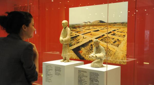 soldatii de teracota se pregatesc de plecare