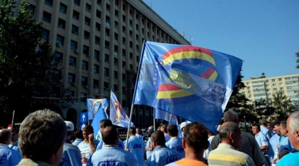 5 000 de ceferisti protesteaza impotriva privatizarii cfr marfa