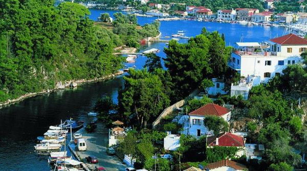 paxos si antipaxos insulele iubirii lui neptun pentru amfitrite