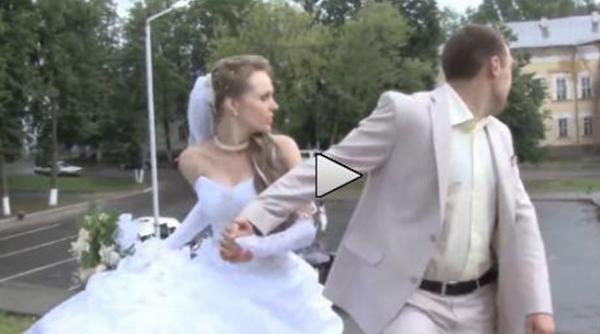 care erau sansele ce li se intampla unor miri exact cand intra in biserica video