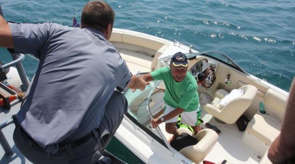 intalnire surpriza pe mare salupa s a apropiat de nava cand ce sa vezi la carma se afla chiar traian basescu