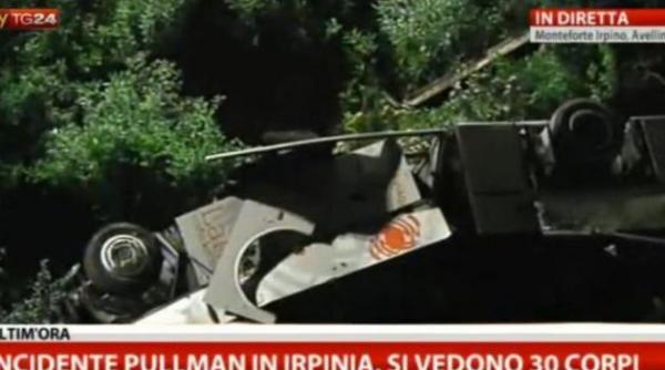tragedie in italia 38 de morti si zece raniti dupa ce un autocar a zburat peste un pod si s a rasturnat in prapastie video