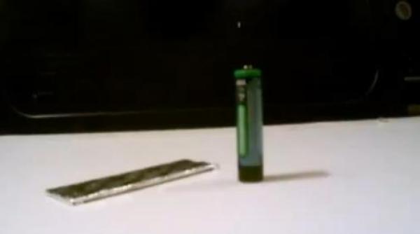 cum faci o bricheta dintr un ambalaj de guma de mestecat si o baterie video