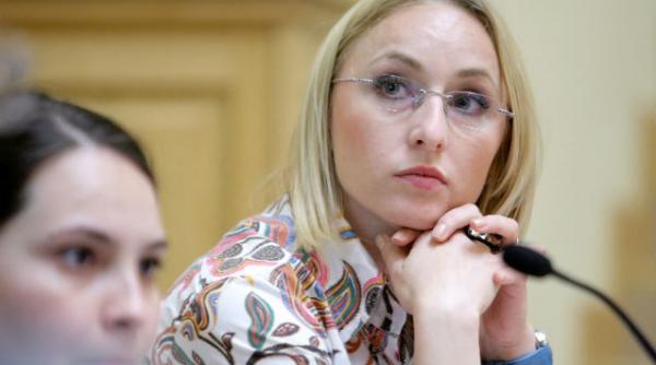 cincisprezece reprezentanti ai societatii civile intre care si gabriela szabo numiti in consiliul economic si social