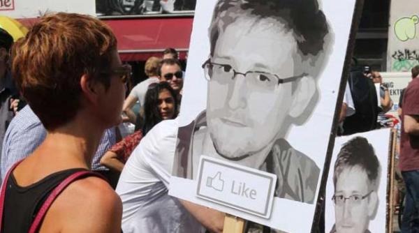 fondatorul facebook ului rusesc ii propune un job lui snowden