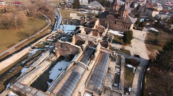 schelet uman fara cap de pe vremea lui mihai viteazu gasit de arheologi in zona curtii domnesti din targoviste