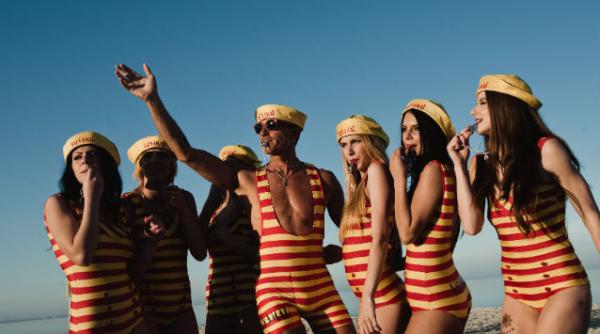 recordul sezonului pe litoralul romanesc peste 160 000 de oameni sunt la mare week end ul acesta