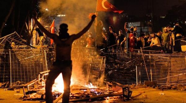 violentele au reizbucnit in piata taksim din istanbul