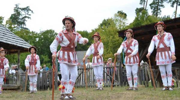 festivalului national al traditiilor populare in muzeul in aer liber din dumbrava sibiului