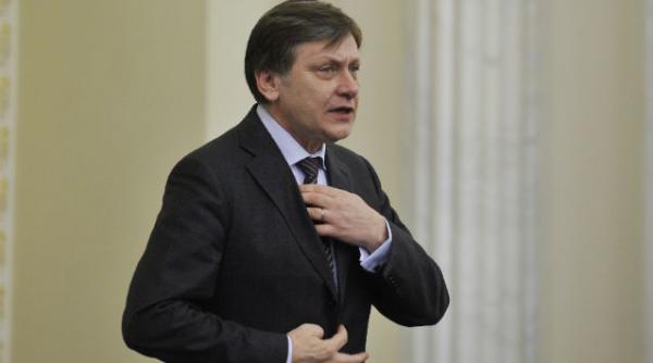 antonescu mi se pare trist ca privatizarea unei mari companii sa prilejuiasca un fel de joc de a soarecele si pisica