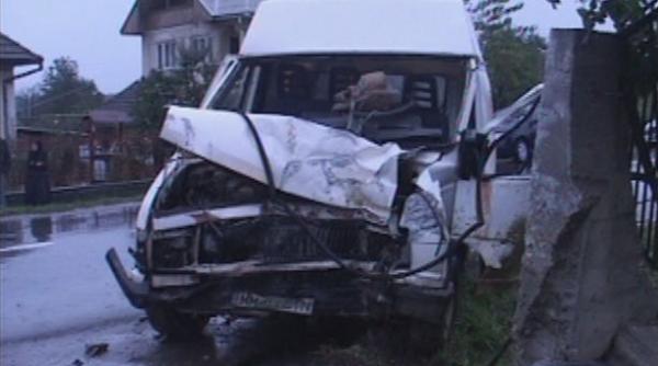 grav accident in neamt pe dn 15 un mort si patru raniti