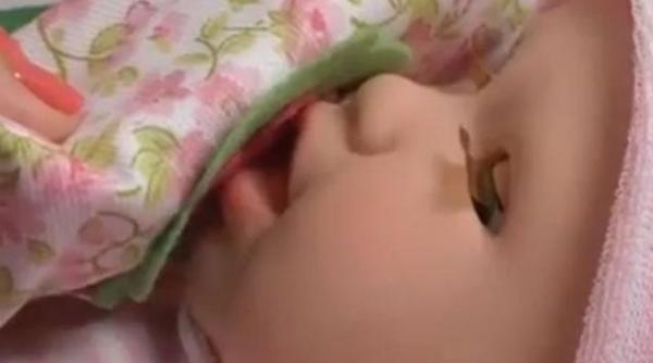 ce a gasit o femeie in papusa castigata de fetita ei la o tombola m am ingrozit