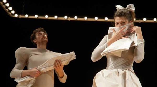 aproximativ 50 de teatre din franta vor sa invite in viitoarea stagiune ubu rege de la cluj