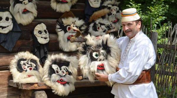 festivalul national al traditiilor populare si targul creatorilor populari din romania in muzeul in aer liber din dumbrava sibiului