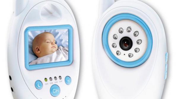 au pus un monitor in camera copilului de doi ani au incremenit cand au auzit ce sunete ieseau din aparat