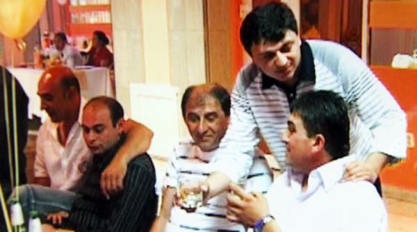 exclusiv clanul de romi viscol terorizeaza lugojul barbat impuscat in ambele picioare in propria casa