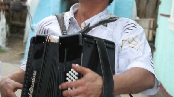 muzica din sufletul pur al romanului la festivalul de tarafuri si fanfare