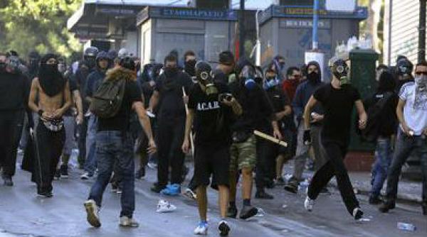 violente in grecia dupa moartea unui adolescent care nu avea bani de bilet de troleibuz