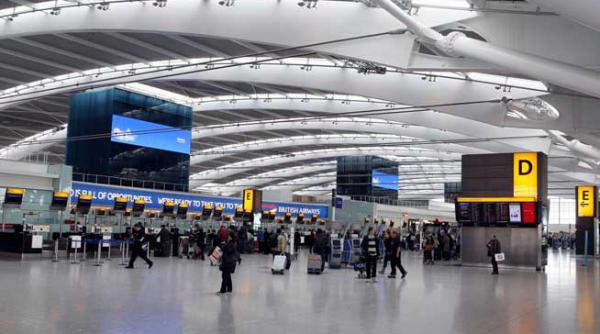 david miranda partenerul jurnalistului care a publicat dezvaluirile lui snowden retinut de politia britanica