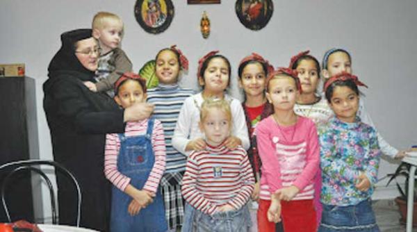 poiana cu ingeri de la marcus manastirea din padurea clabucetelor intorsurii leagan pentru 11 fetite orfane