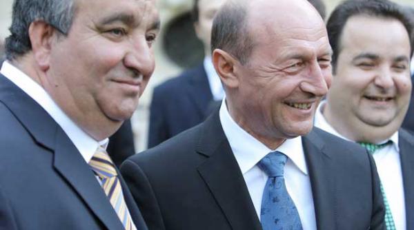 au avut o relatie speciala la inmormantarea lui florin cioaba romii il asteapta pe traian basescu