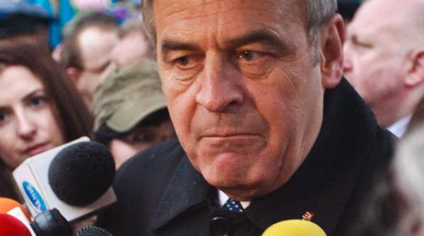 ponta ii cere lui basescu sa ii retraga lui laszlo tokes ordinul steaua romaniei