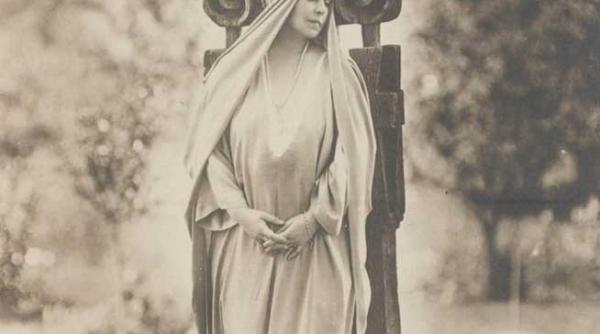 regina maria o mama ingrijorata de sanatatea fiicei ei bolnave si o gazda placuta