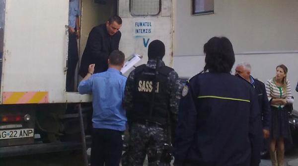 cioaca vine la inalta curte