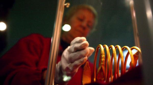 traficant de bijuterii dacice in valoare de peste 2 5 milioane euro trimis in judecata