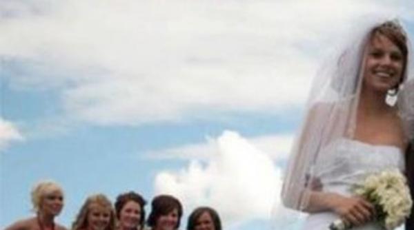 fotografia de nunta care a ajuns virala cum se continua imaginea mirele e genial