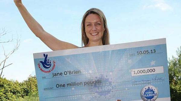 nu a stiut ca i milionara trei luni s a plimbat cu biletul castigator la euromillions in geanta