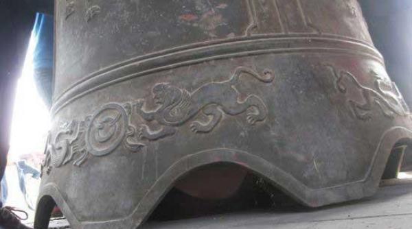 un clopot de 16 tone in onoarea dinastiei romanov