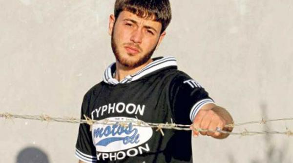 adolescentul care a adus razboiul are 17 ani si si pe umerii sai atarna schimbarea din siria