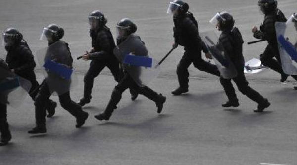 doi jandarmi raniti usor dupa ce suporteri romani au aruncat cu obiecte in ei pe soseaua pantelimon