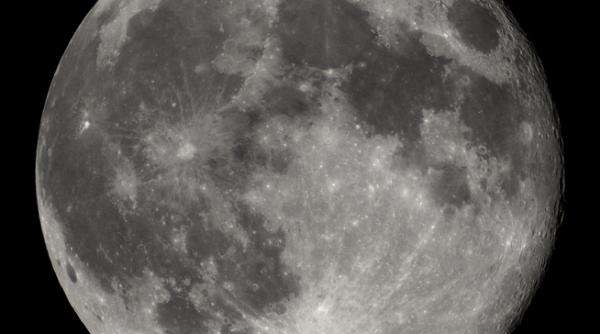 fata ascunsa a lunii cercetatorii americani au descoperit indicii ale existentei apei pe satelitul natural al pamantului