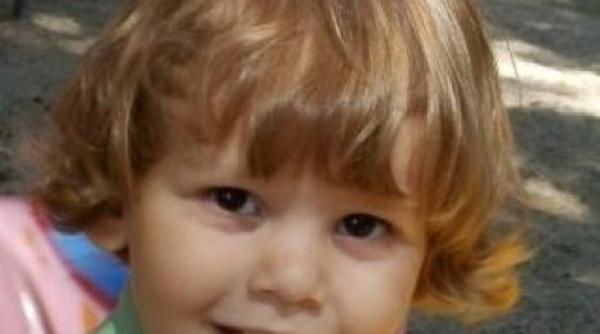 parintii copilului ucis de caini sunt prezenti la mitingul din piata romana