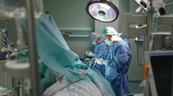 premiera medicala in romania un barbat a fost operat pe cord printr o tehnica folosita in doar cateva centre cardiovasculare din lume