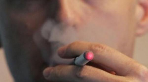 tigarile electronice la fel de eficiente precum plasturii cu nicotina pentru renuntarea la fumat