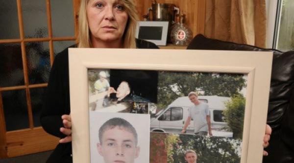 o mama indurerata a mers la politie sa ia hainele fiului mort ce a primit in schimb a ingrozit o