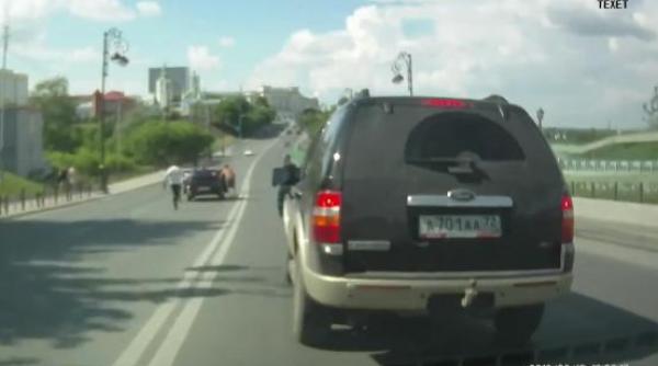 au alergat dupa masina care o luase la vale pe contrasens ce s a intamplat dupa video