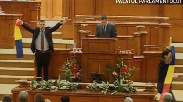 ponta cernea l a bagat in parlament pe legionarul de neamtu daca n a putut sa intre prin vot a intra si el asa