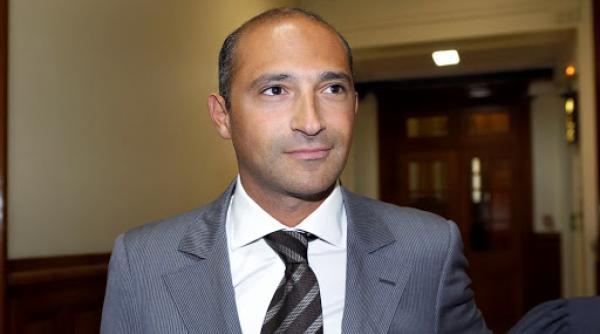 thomas fabius baiatul lui tata scutit de datorie
