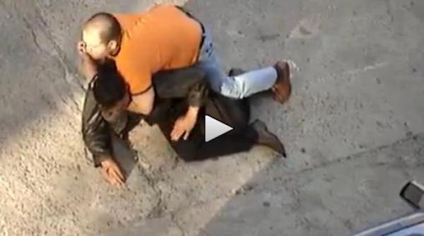 inspector de politie roman in lupta cu un hot rom fugarul il face handicapat pe politist si plateste pentru asta video